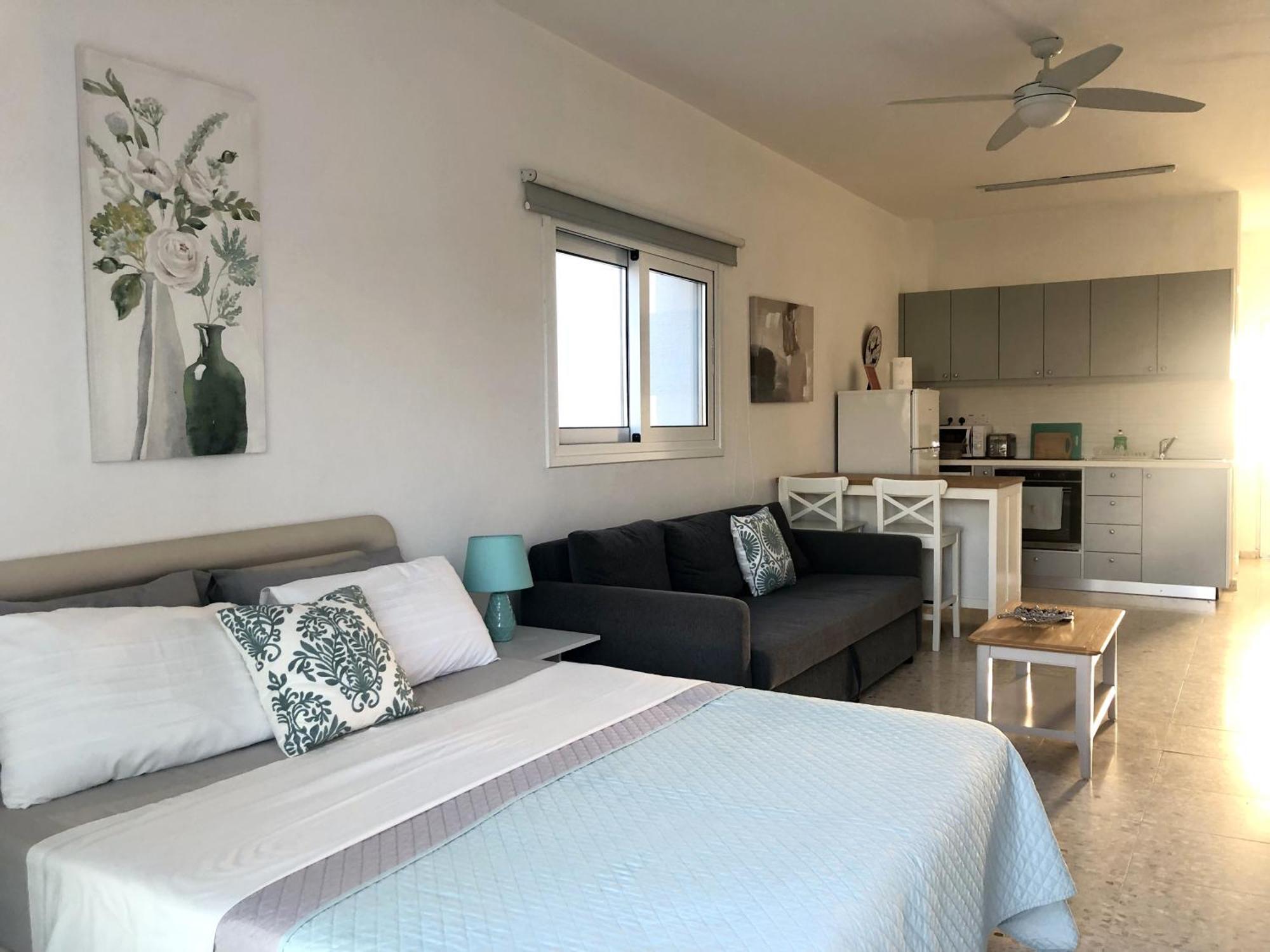 White House Studio With Sea View And Parking 폴리스 외부 사진