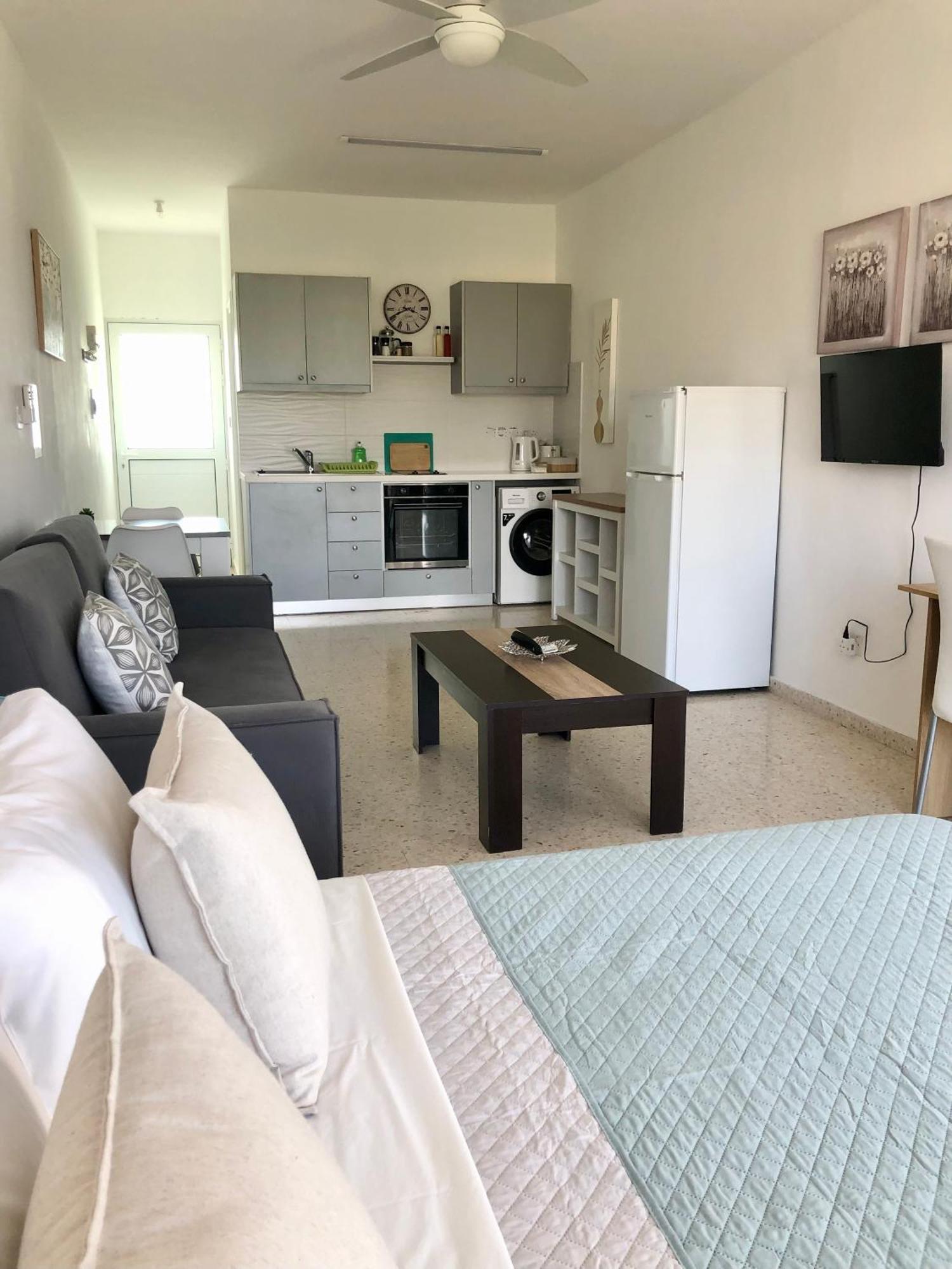 White House Studio With Sea View And Parking 폴리스 외부 사진